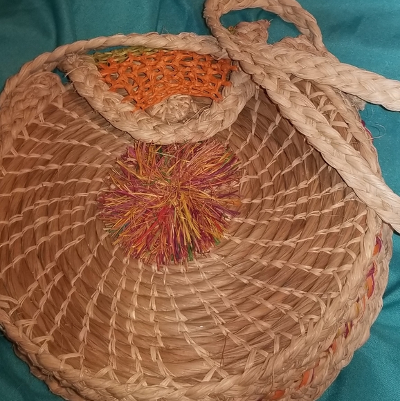 Hand woven purse - Picture 4 of 5
